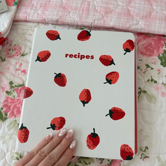 Strawberry decor bundle - Picture 2 of 9